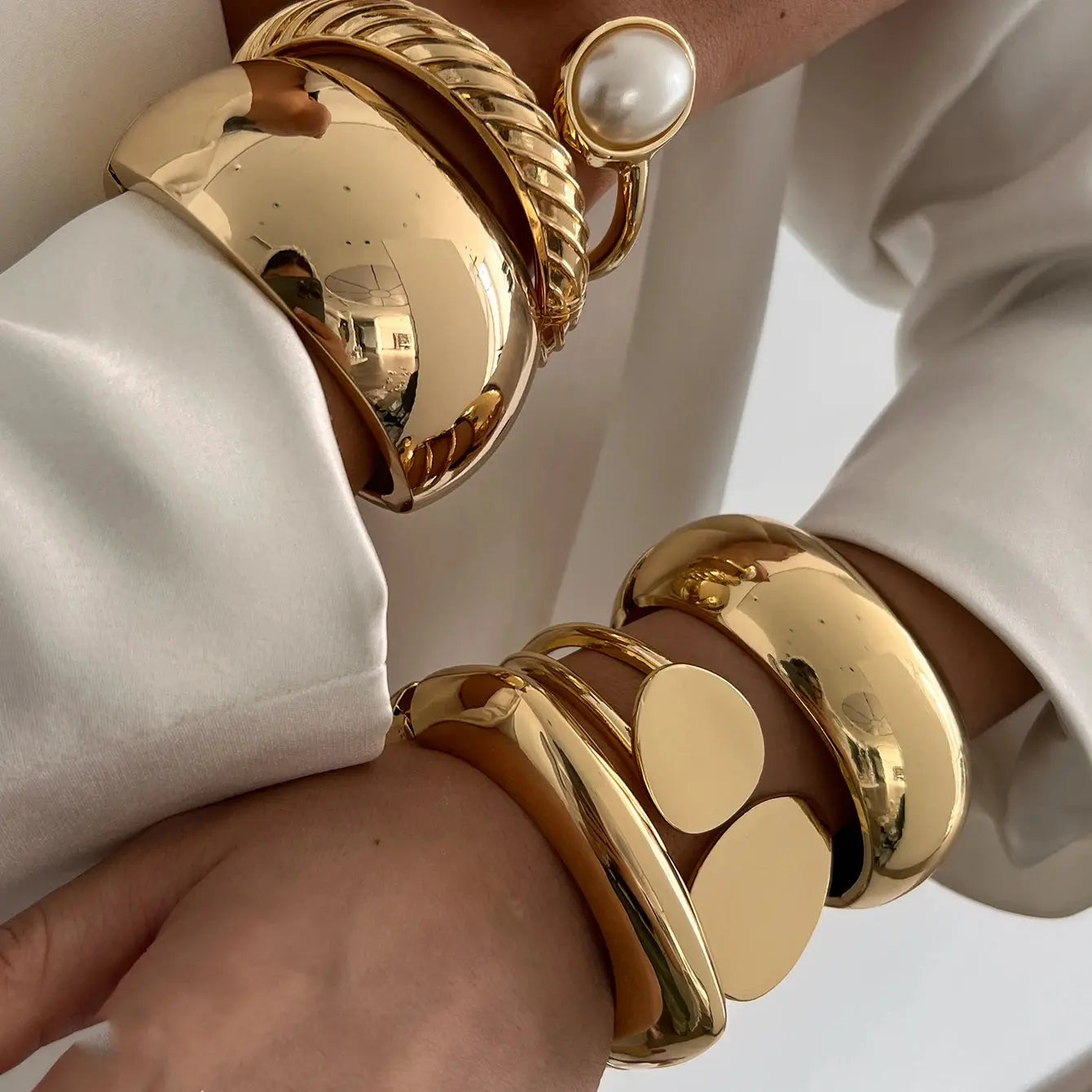 Exaggerated Smooth Heavy Metal Spring Bangles Women Smart_Life_Tech